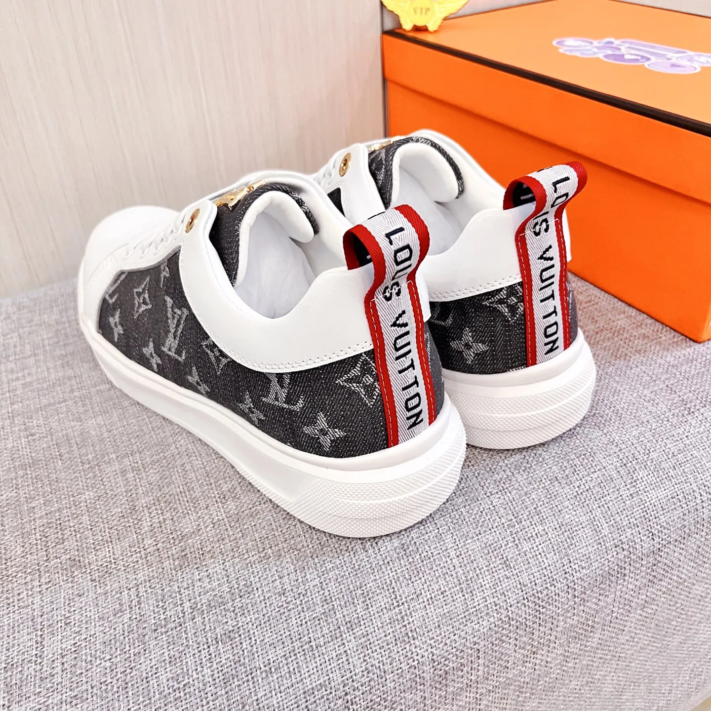🚘🚘Factory batch 400💰[LV]🔥Louis Vuitton, high-end men's shoes brand, official website 1:1 latest masterpiece: the upper is made of first-layer cowhide imported from Italy with a comfortable and breathable lining➕original non-slip and wear-resistant outsole🔥, making walking more convenient and comfortable! An exclusive new model, a stunning work, a beautiful 1:1 replica [color] compared to the official quality! Create a fashionable personality to set off your uniqueness! A must-have for trendy men! Classic🔥Size: 38-44 Color: 🔥Multiple colors available🔥